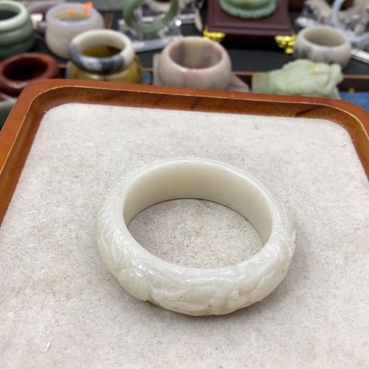 石英岩玉未镶嵌手饰