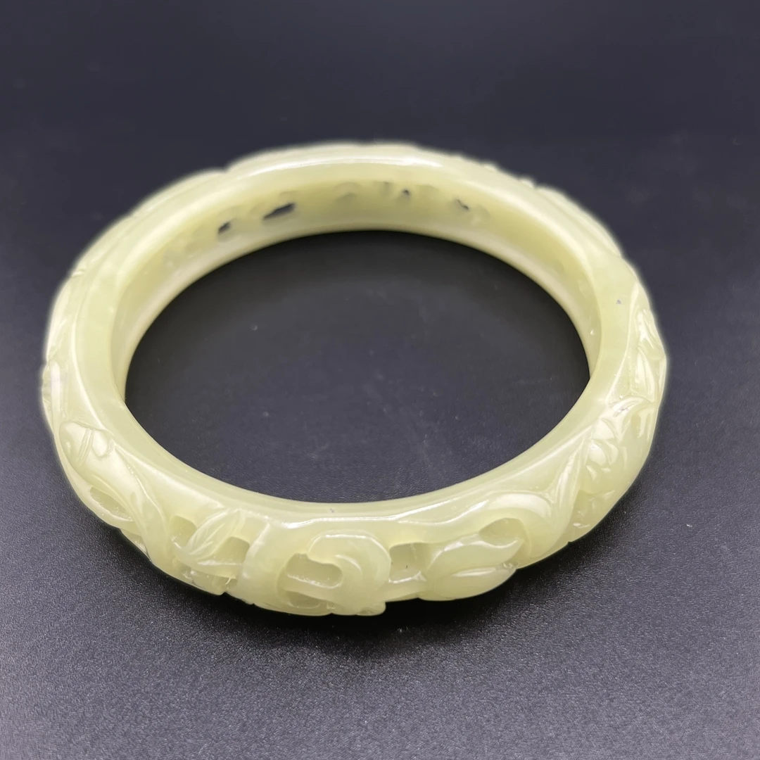 "民国和田黄玉刻花镯/ DL330312/ 古玩/收藏/德州文物"