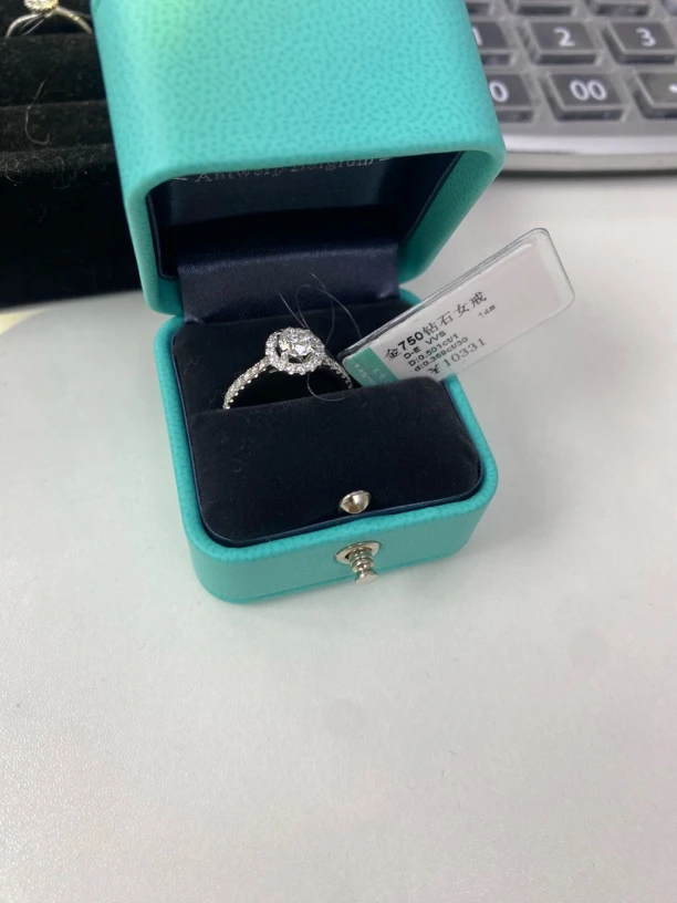 18k金天然钻石戒指DS24120030