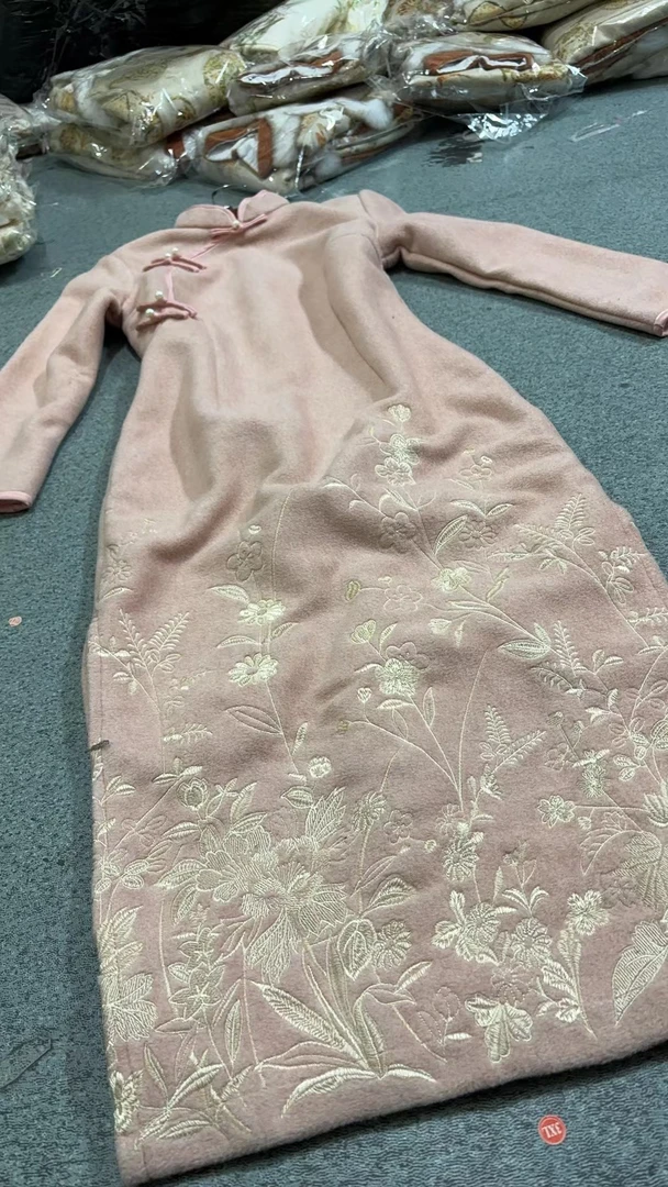 443-粉色 国风 五扣 定位刺绣 加厚 淑女 旗袍