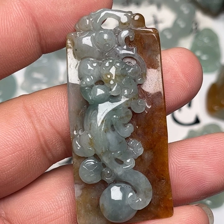 翡翠未镶嵌颈饰貔貅