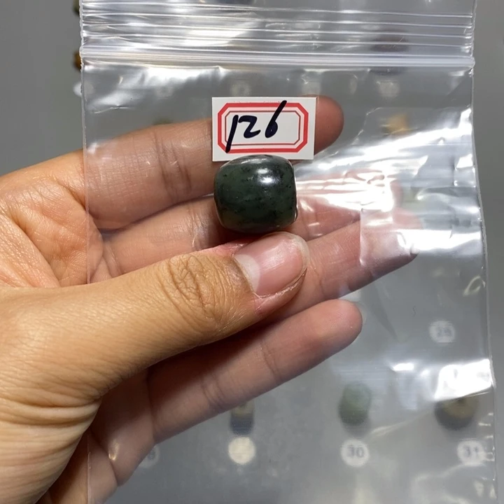 蛇纹石玉颈饰未镶嵌天****间