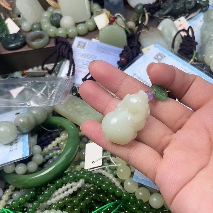 和田玉未镶嵌挂件