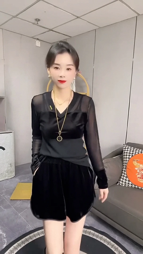 网纱拼丝绒v领减龄小衫时尚黑色显瘦气质