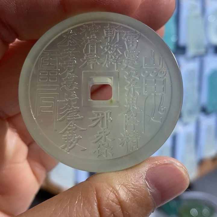 岫玉未镶嵌颈饰吊坠