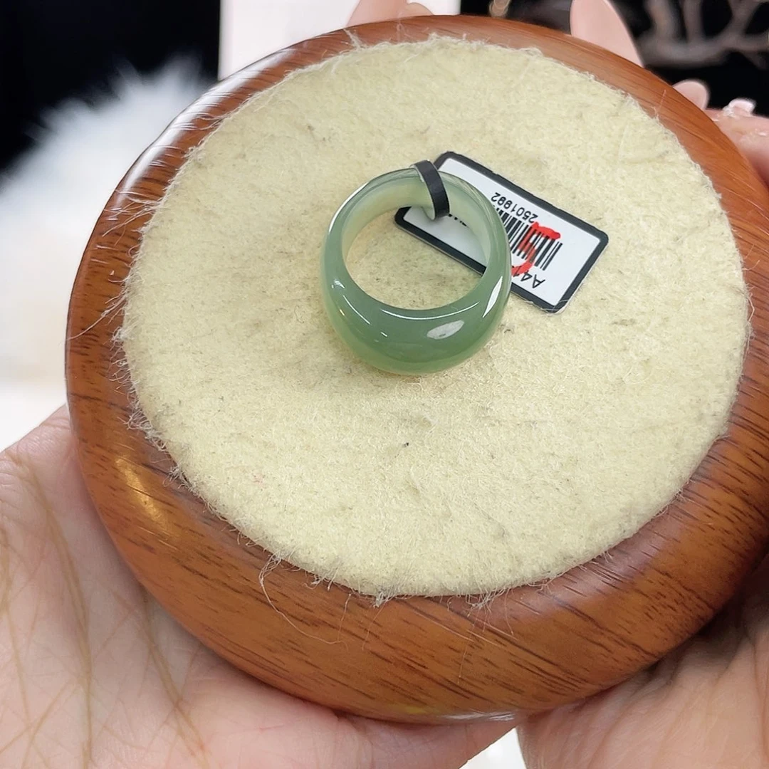 和田玉未镶嵌戒指c14 湖水绿馒头。17.7。不退换