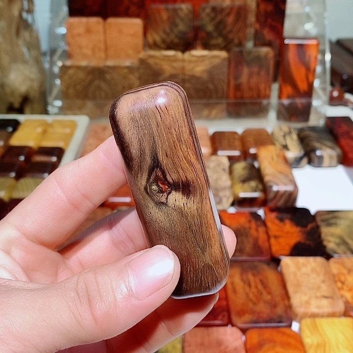 斯***撒香榧木木质哈把玩件588888