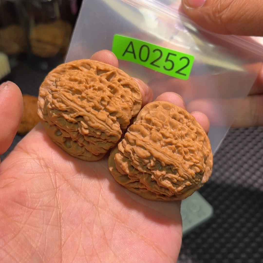 文玩核桃吊坠南疆