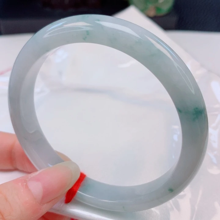 翡翠手镯未镶嵌57圈