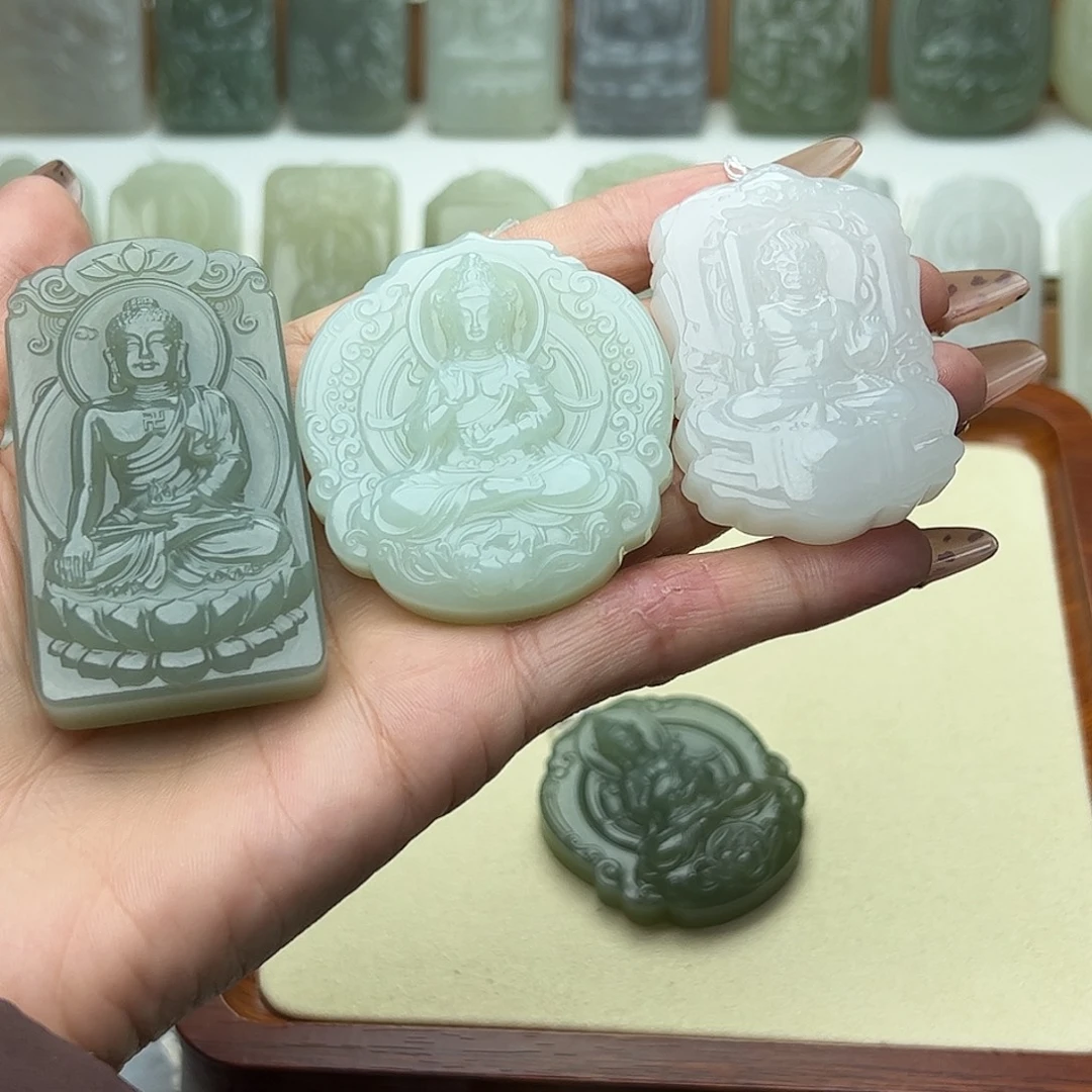 小***️和田玉未镶嵌颈饰