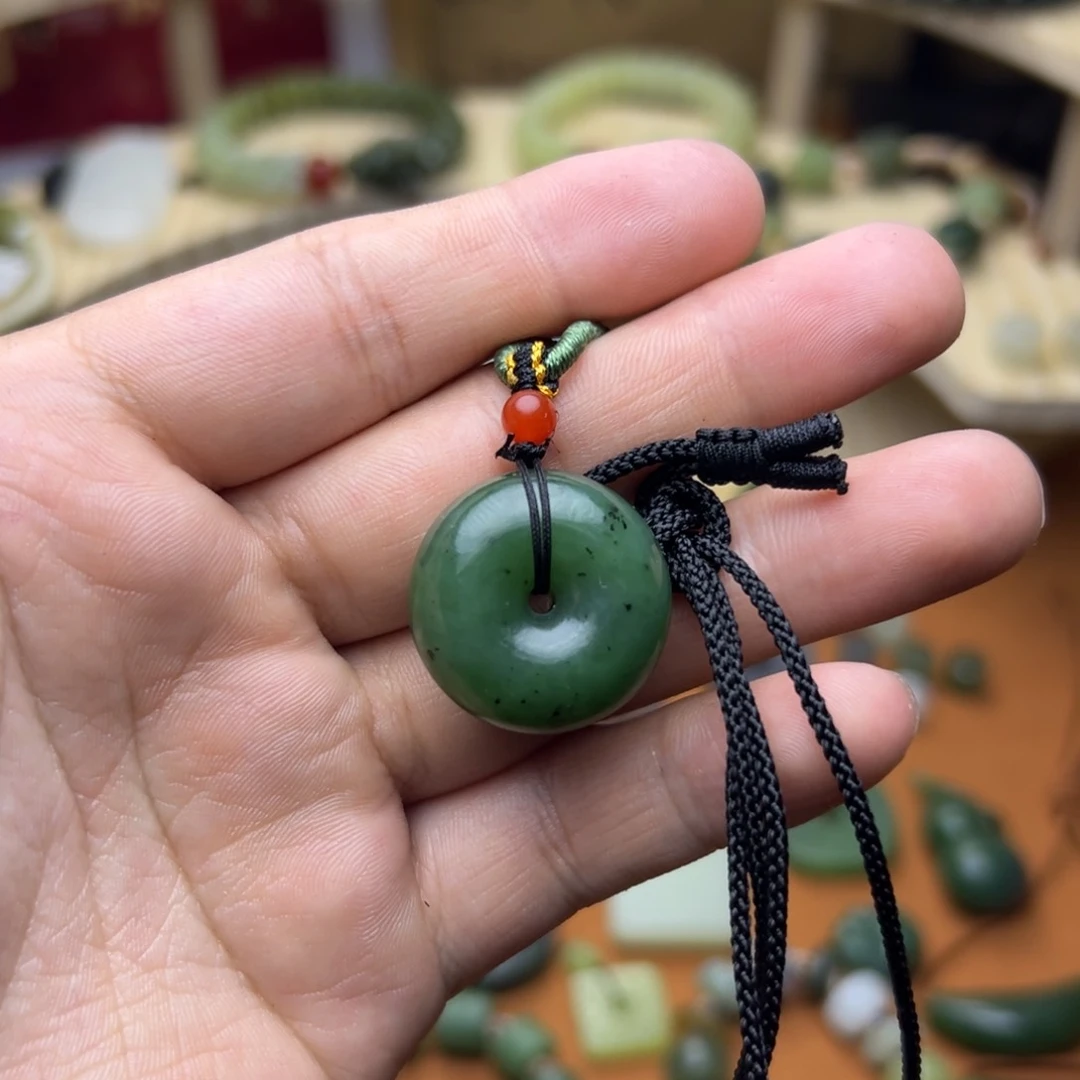颈饰未镶嵌和田玉（糖玉）