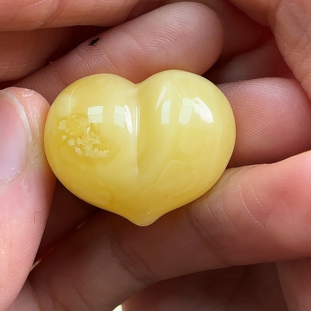 蜜蜡未镶嵌珠宝奇石