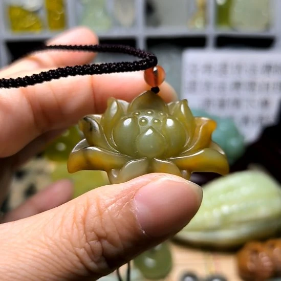 未镶嵌蛇纹石玉颈饰