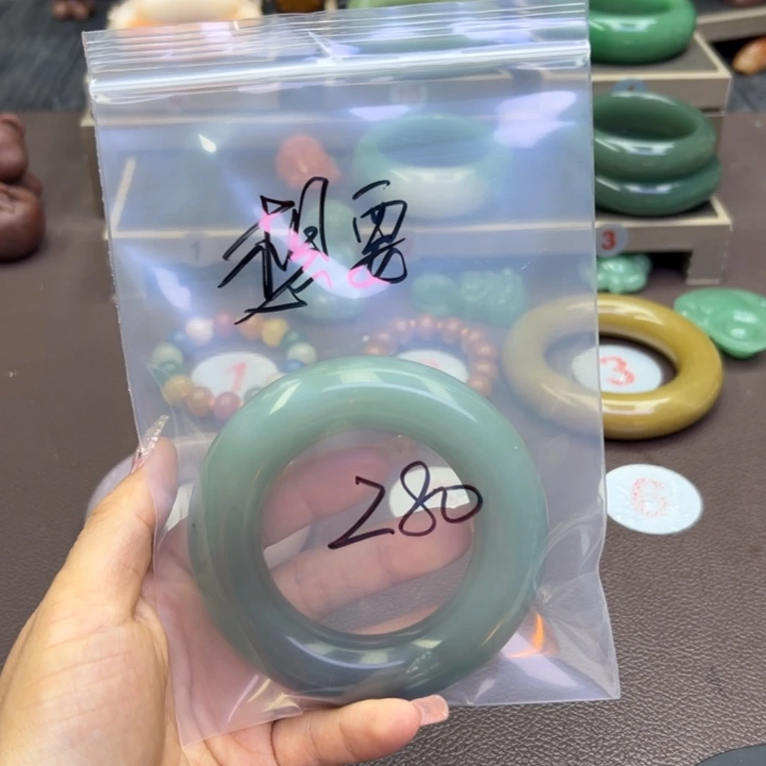 未镶嵌手镯石英岩玉想***胖