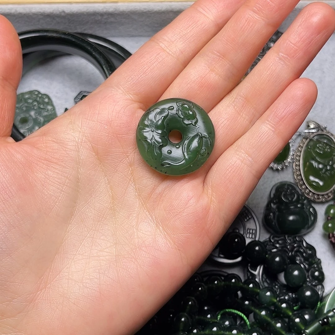 燕***子蛇纹石玉未镶嵌颈饰