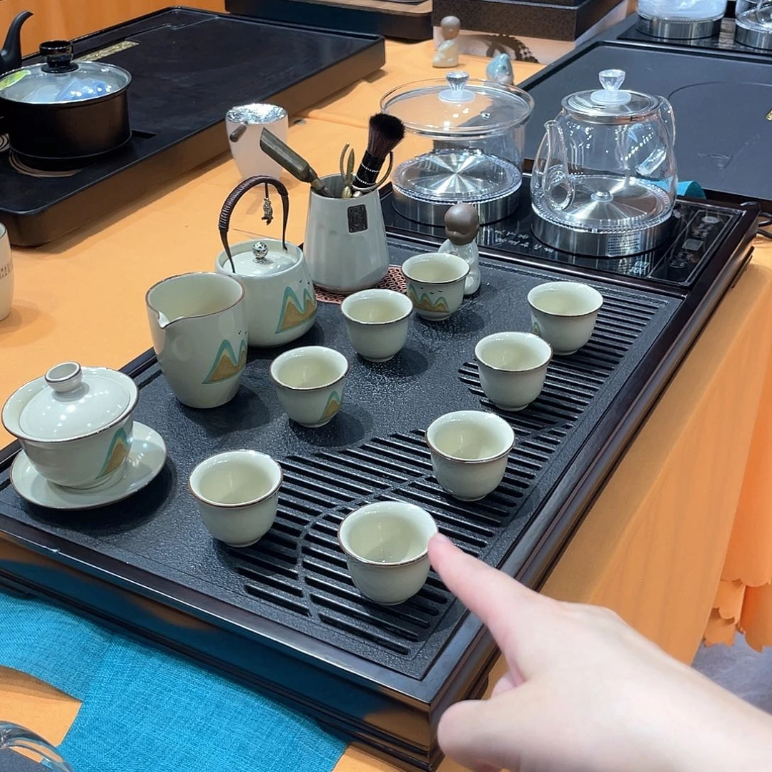 瓷片茶盘的形状很漂亮啊呜呜