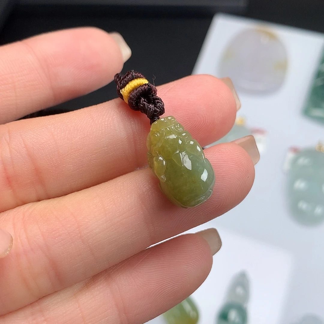 翡翠未镶嵌颈饰貔貅