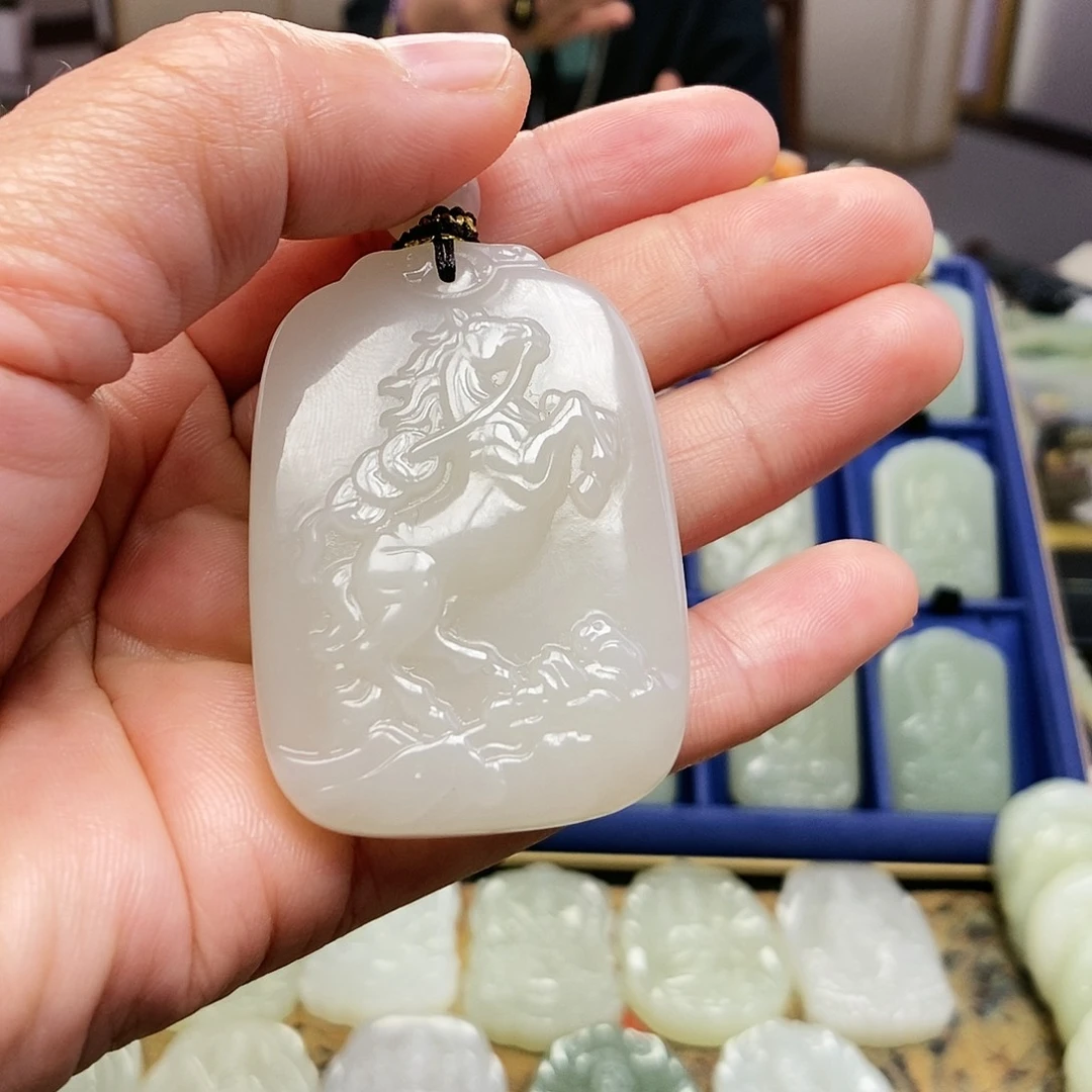 和田玉颈饰未镶嵌志*