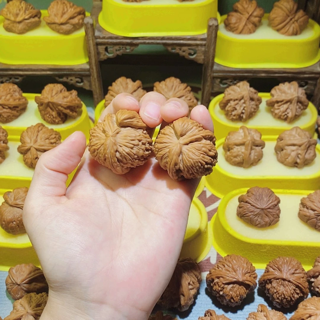 【闪购商品】文玩核桃吊坠白牛