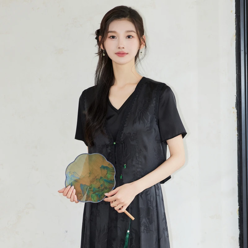 风笛2025夏季新款V领提花新中式马甲外搭女气质盘扣无袖外搭上衣