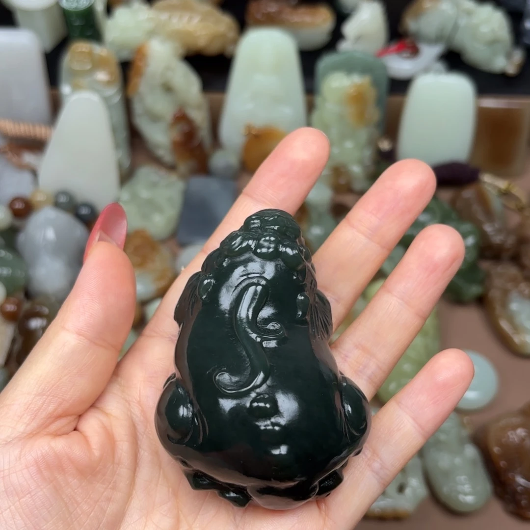 颈饰未镶嵌和田玉（糖玉）