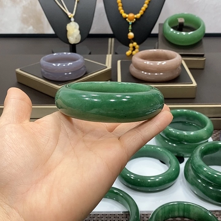 东陵石颈饰未镶嵌幸**满