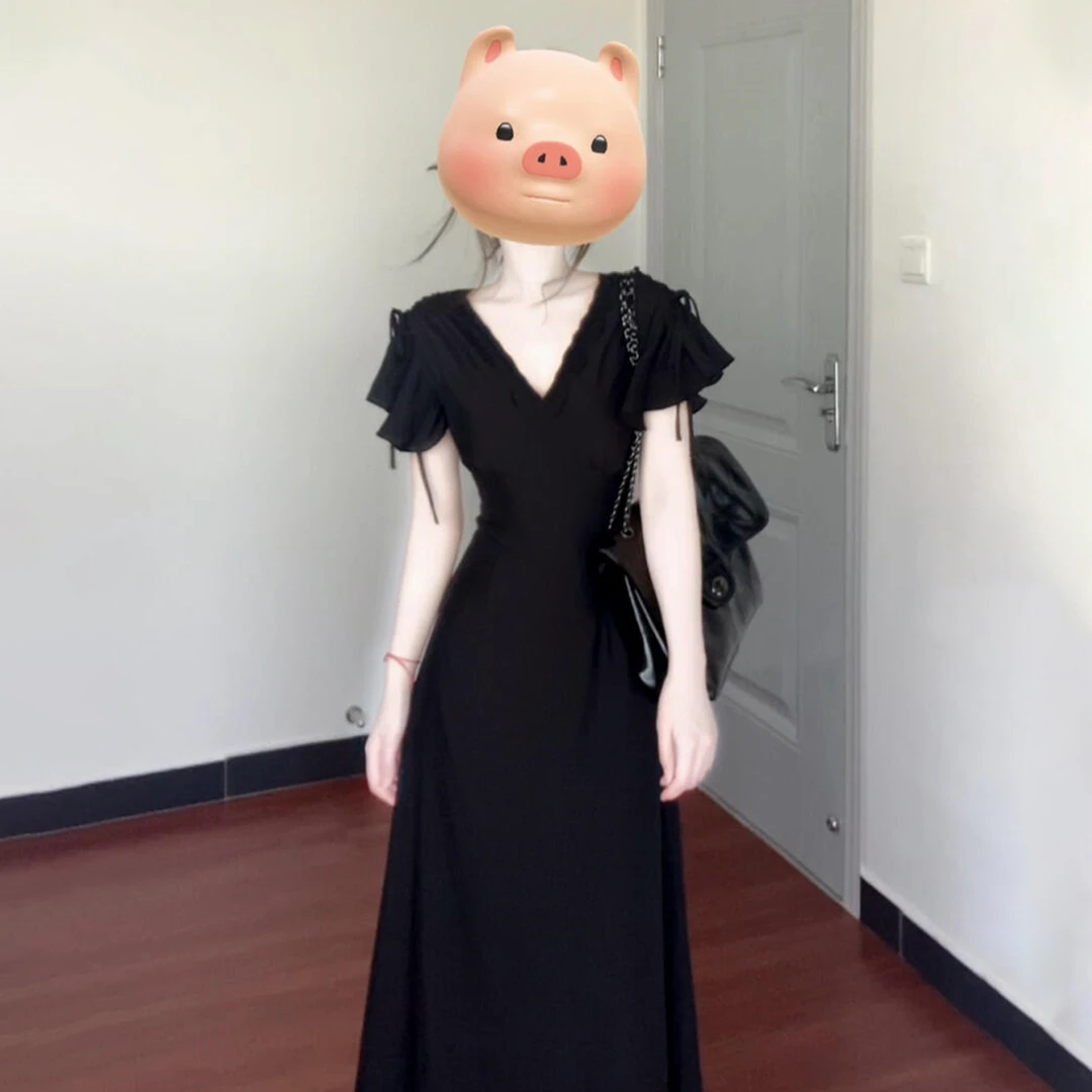 赫本风法式黑色V领短袖连衣裙女夏2025新款今年流行漂亮收腰长裙