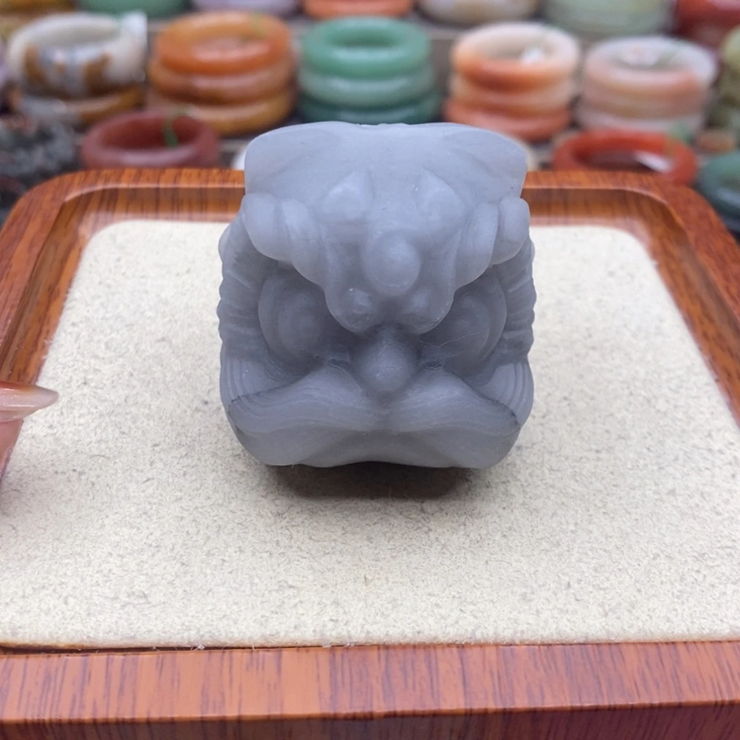 石英质玉未镶嵌颈饰