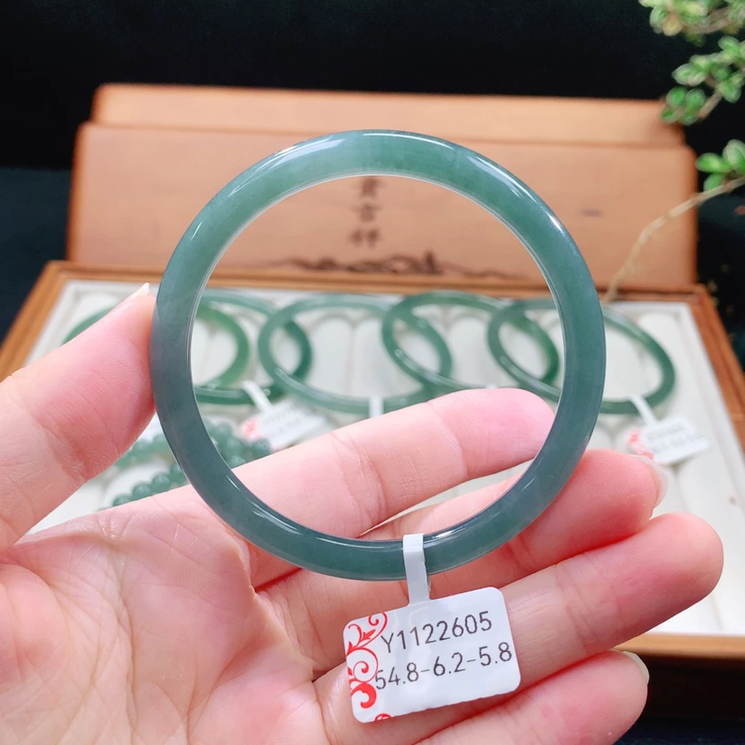 翡翠手镯（圆镯）未镶嵌
