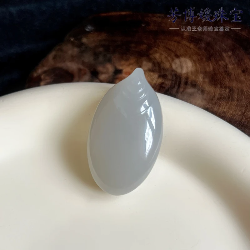 H045天然和田玉烟紫色手工雕刻水滴无事牌高品质玉坠多样性发其一