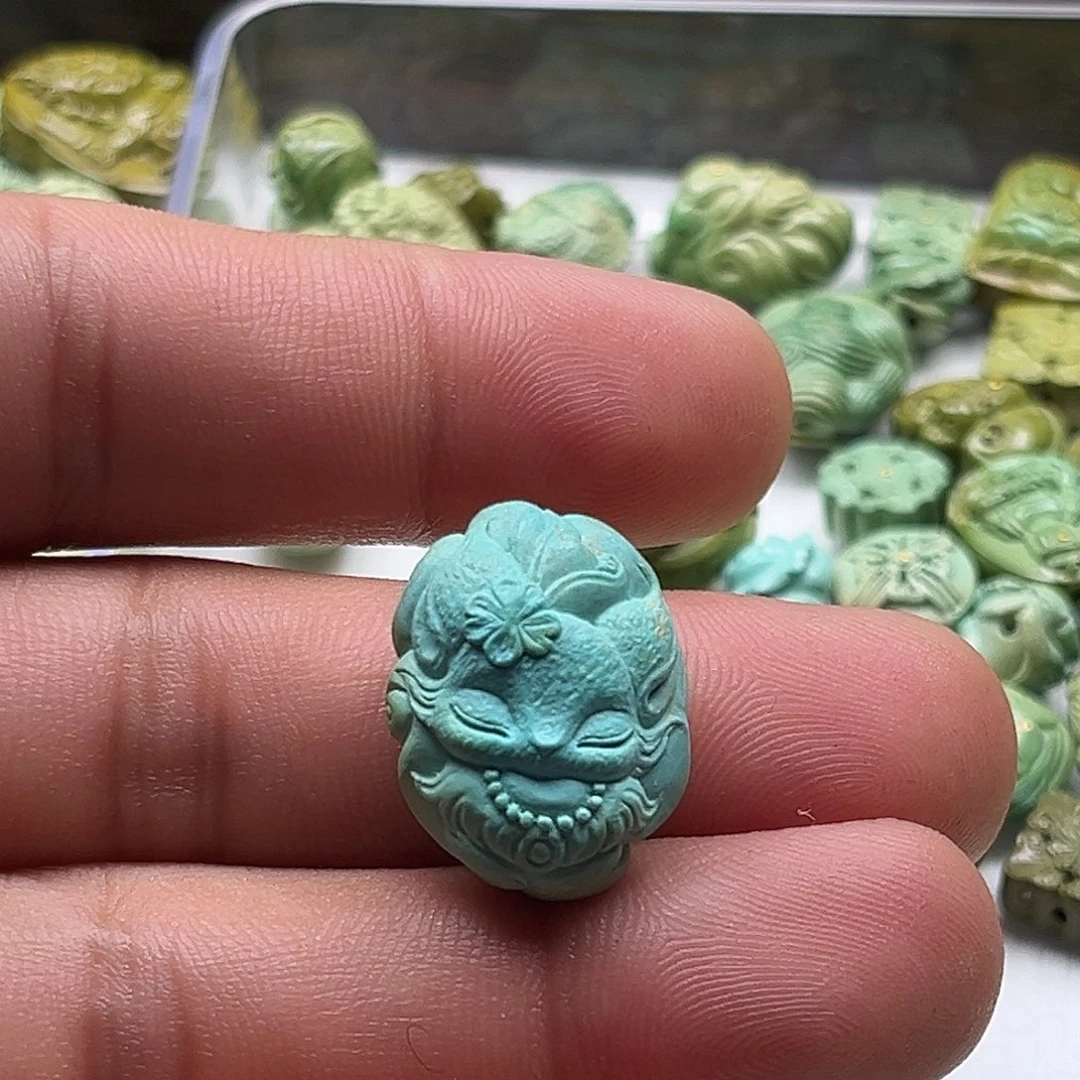 绿松石未镶嵌颈饰