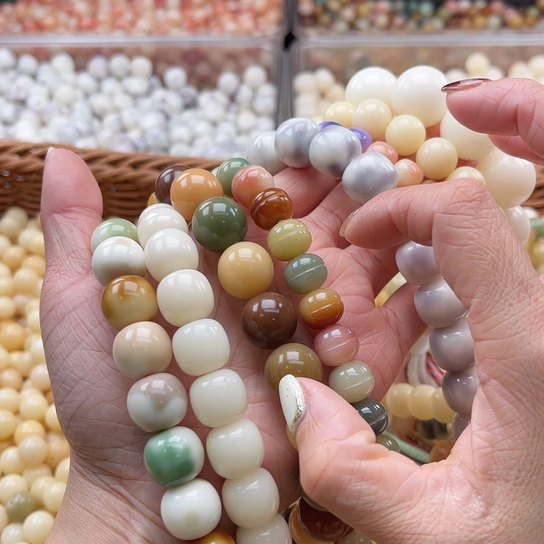 白玉菩提吊坠大****室C/10-14mm/8条手持