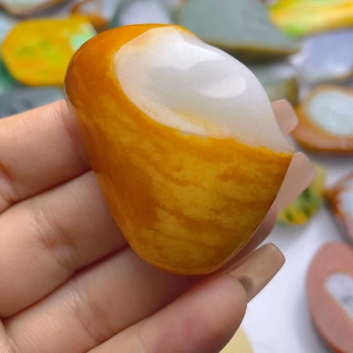 翡翠挂件未镶嵌翡翠