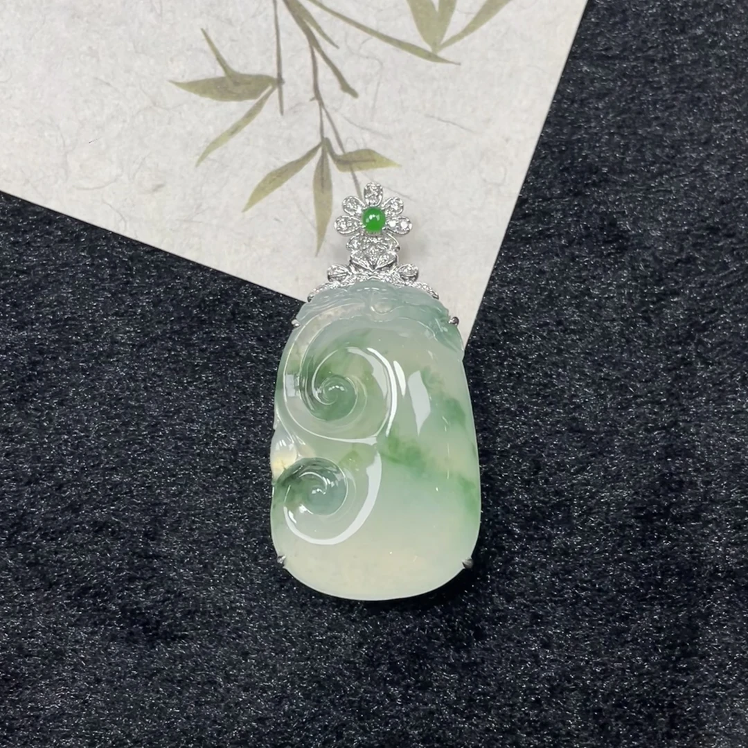 冰飘花如意—翡翠18K金镶嵌吊坠(赠链)