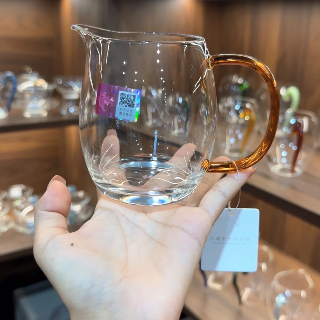 禾器澄然琥珀色。。。。