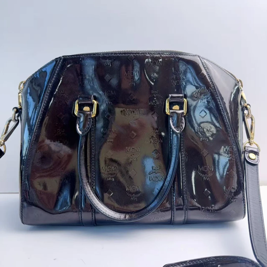 95新 MCM MCM车厘子漆皮波士顿斜挎包