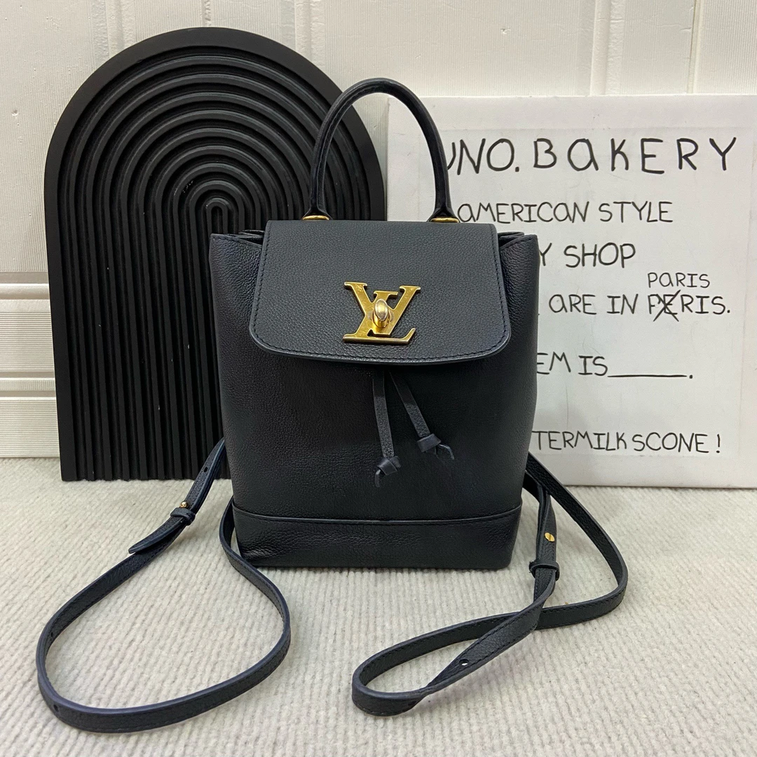 95新 LouisVuitton/路易威登 lockme mini 黑色全皮金扣双肩背包