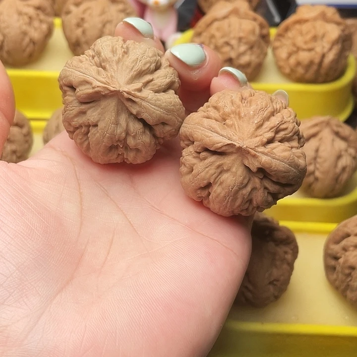 文玩核桃吊坠要****疯霸王龙