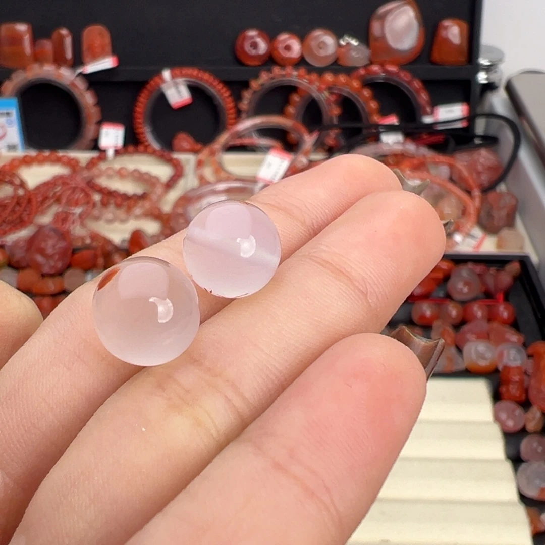 Y***i南红玛瑙未镶嵌颈饰圆珠