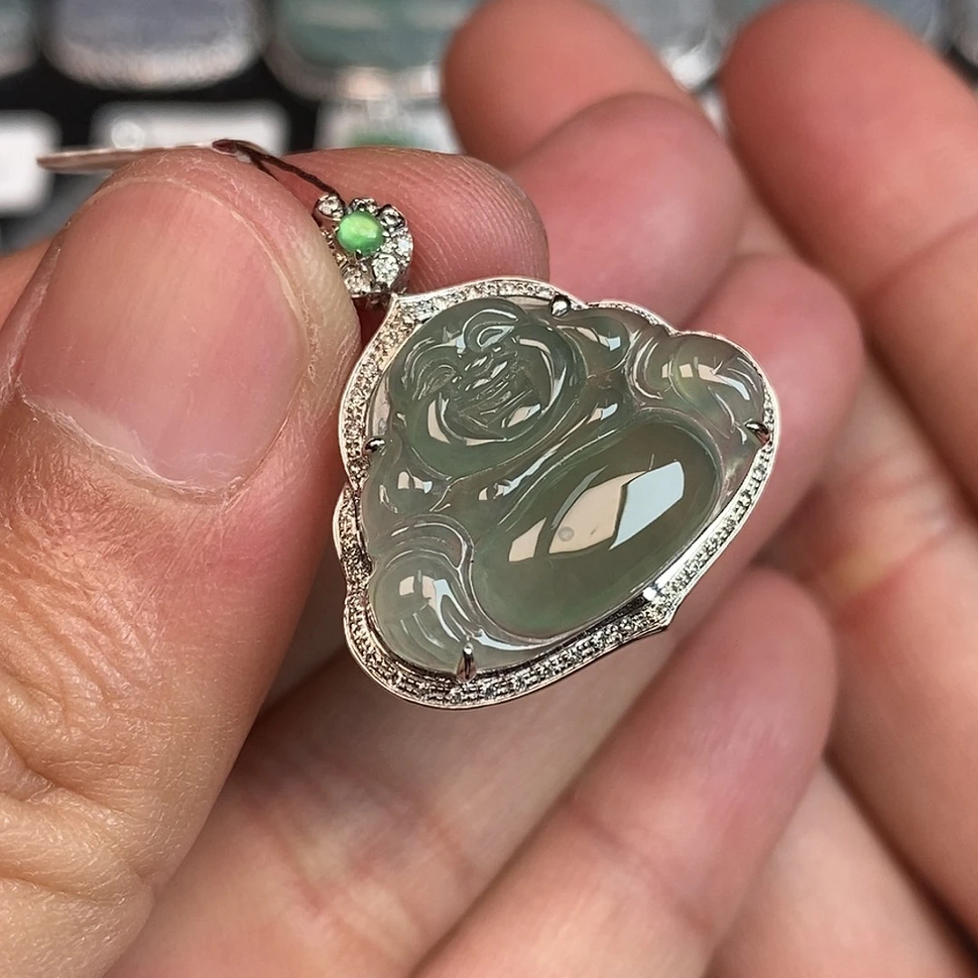 翡翠18K金镶嵌颈饰佛公