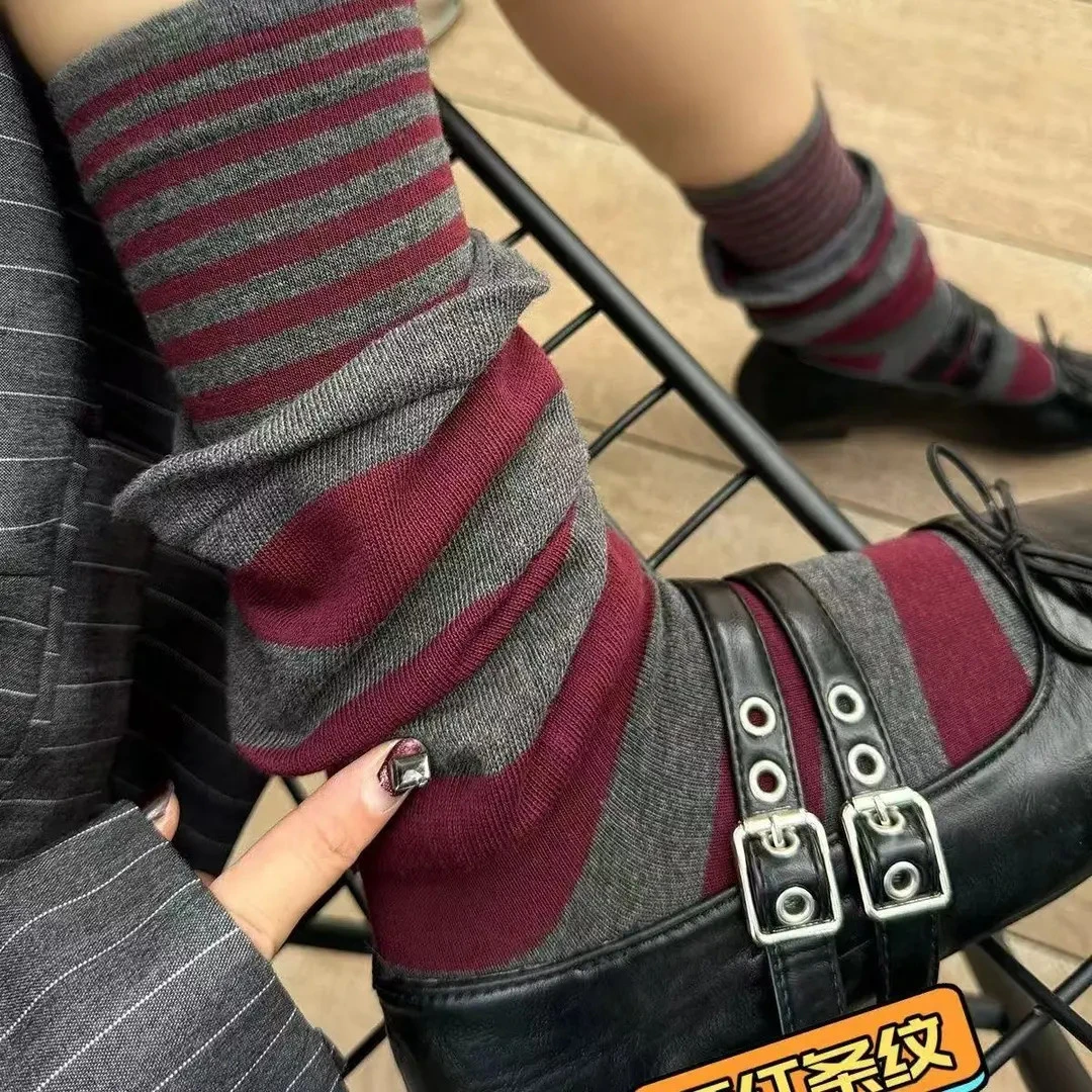 越穿越喜欢～假两件的设计，安可拉红搭配条纹叠穿堆堆袜巨高级F