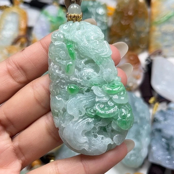 翡翠未镶嵌颈饰凤牌