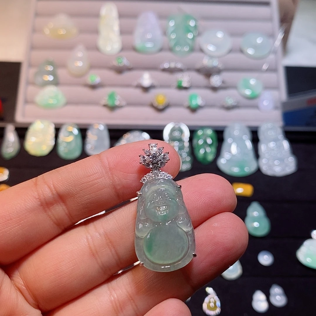 翡翠银S925镶嵌颈饰财神