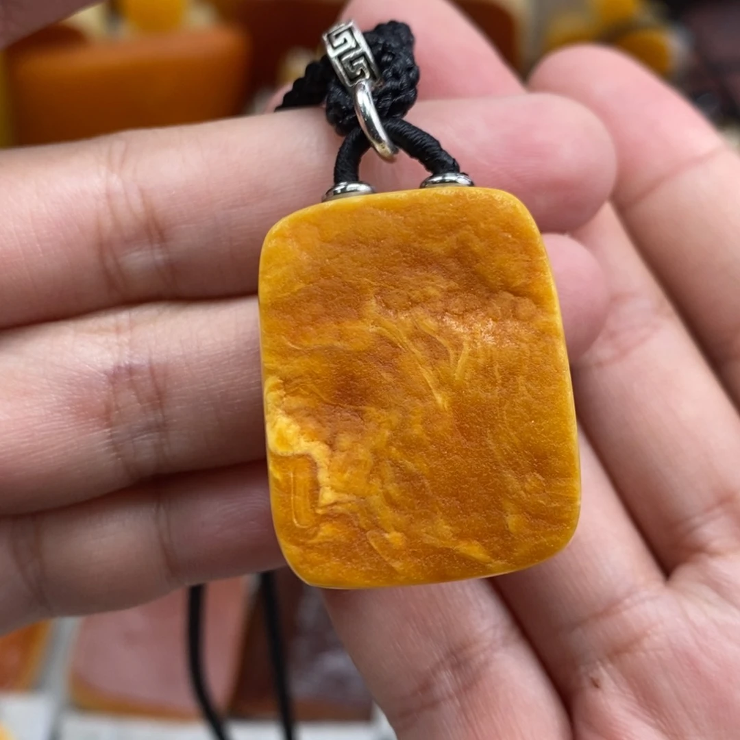 琥珀吊坠(赠链)未镶嵌