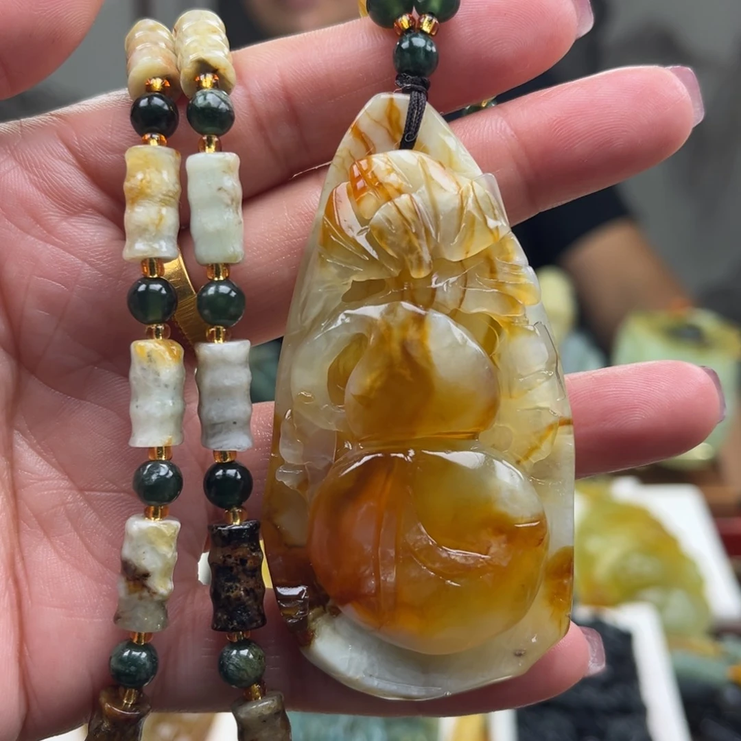 蛇纹石玉未镶嵌颈饰挂件