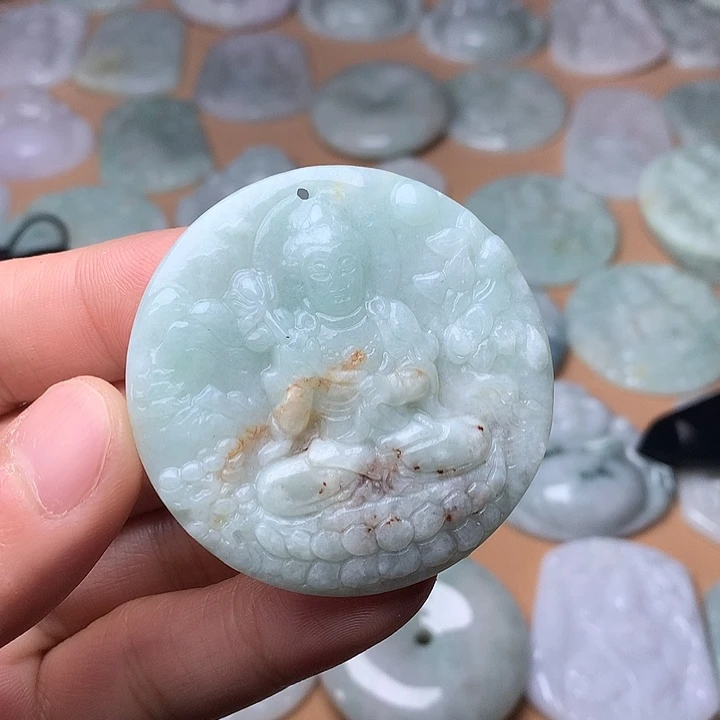 翡翠未镶嵌颈饰大势至