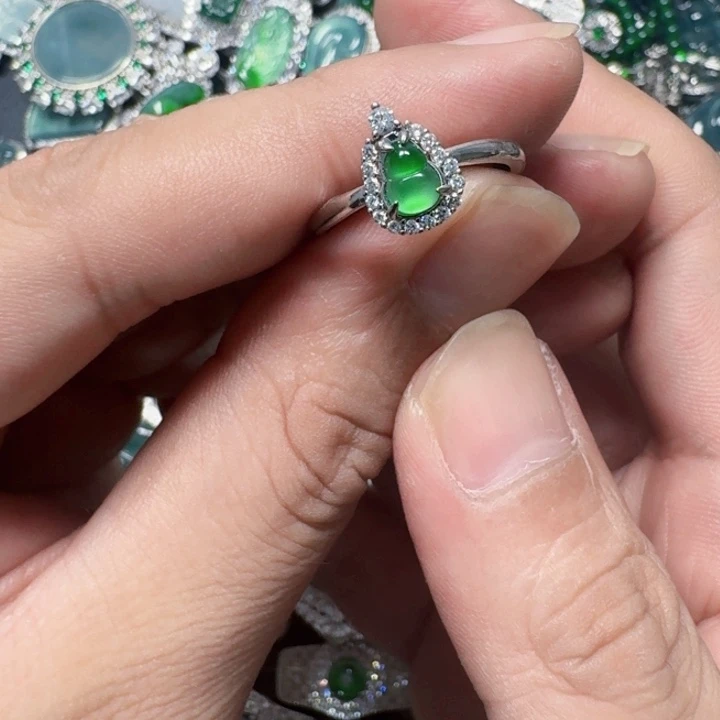 翡翠未镶嵌颈饰天然A货翡翠放漏