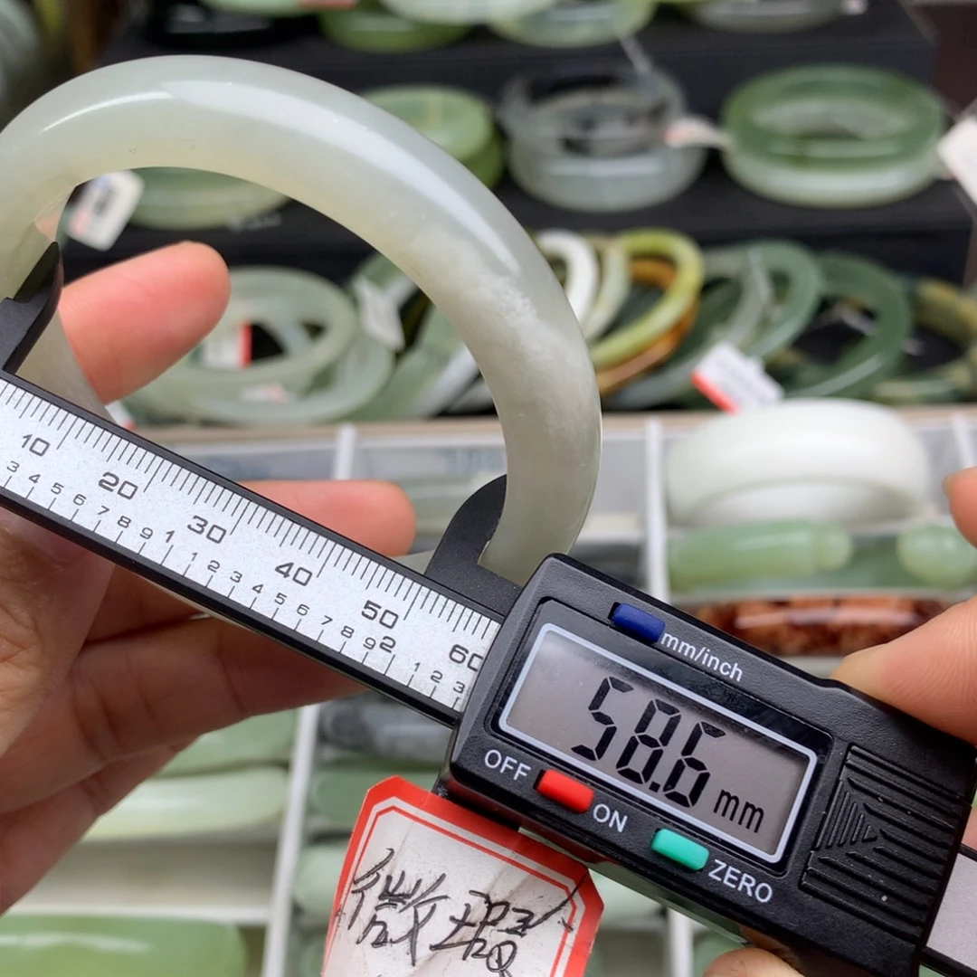 蛇纹石玉未镶嵌手镯685