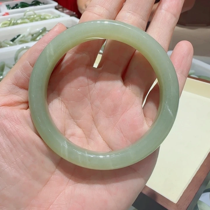 未镶嵌手镯和田玉831