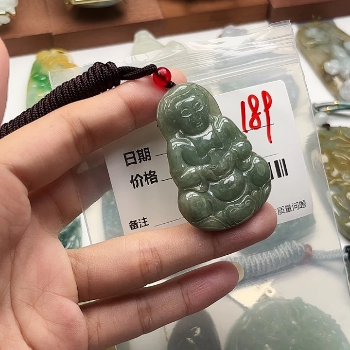 翡翠未镶嵌颈饰挂件